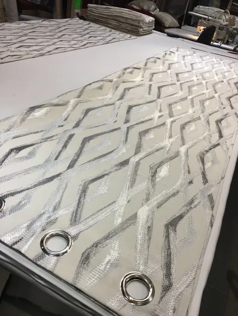 Détail d'un tissu d'ameublement utilisé par LNA Couture