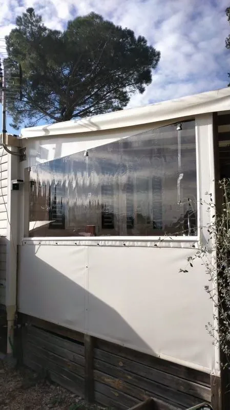 Fermeture de terrasse en bâche PVC transparente et ultra-résistante, pour commerces et restaurants